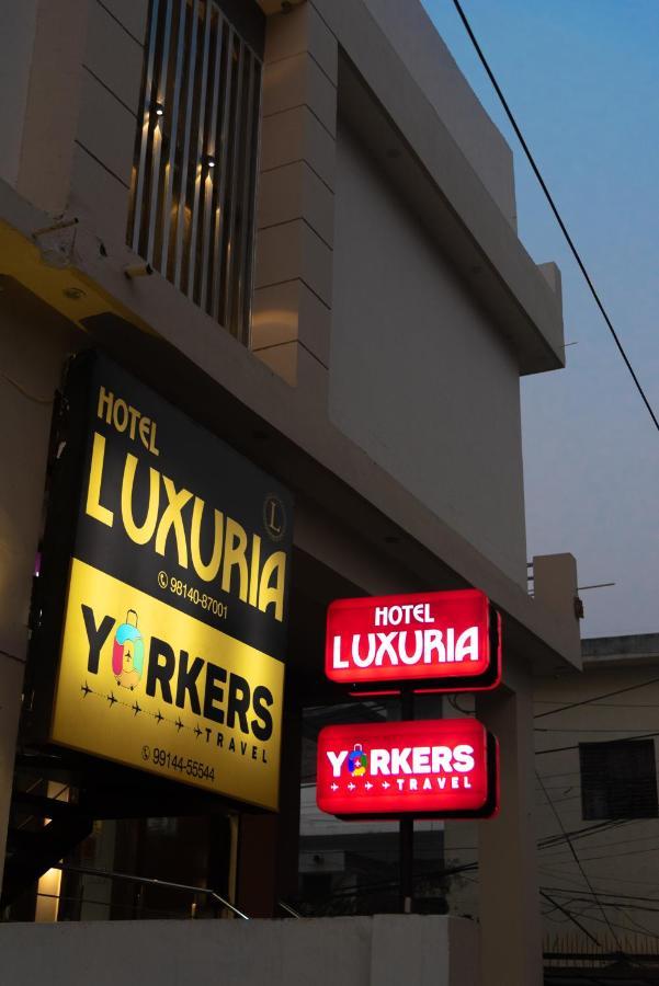 Hotel Luxuria ルディヤーナー エクステリア 写真