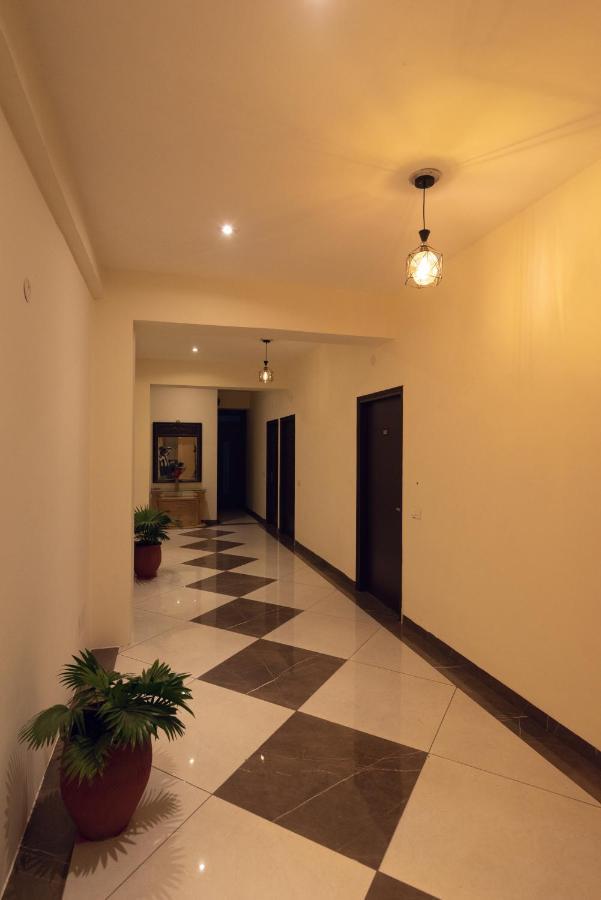 Hotel Luxuria ルディヤーナー エクステリア 写真
