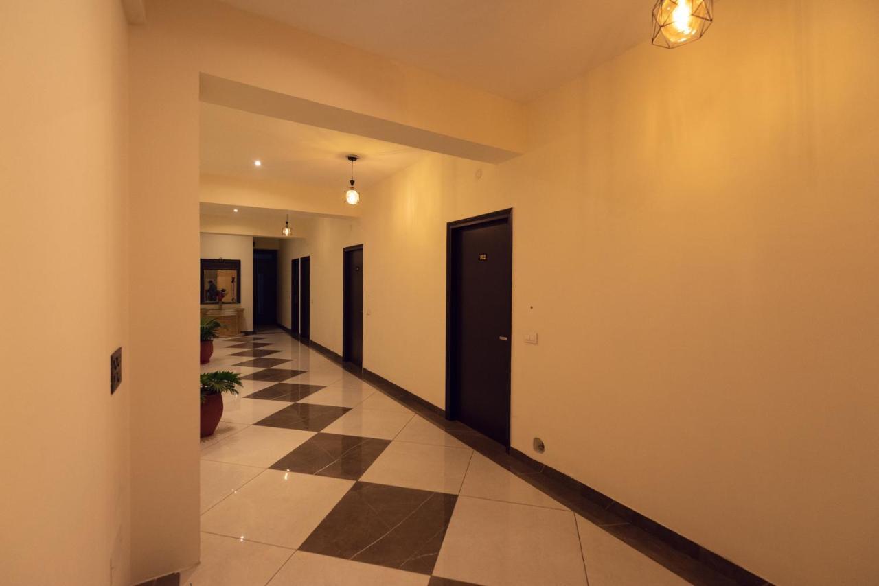 Hotel Luxuria ルディヤーナー エクステリア 写真