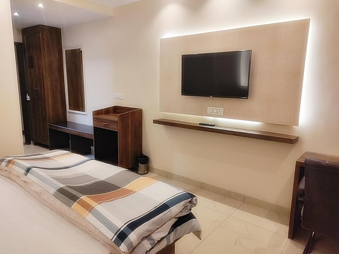 Hotel Luxuria ルディヤーナー エクステリア 写真