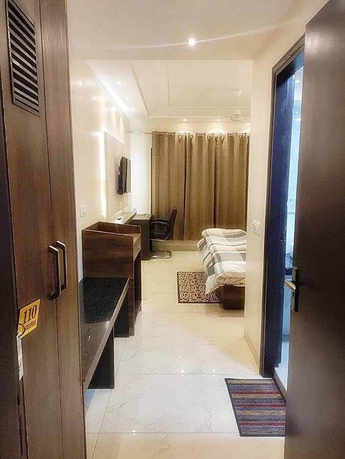 Hotel Luxuria ルディヤーナー エクステリア 写真