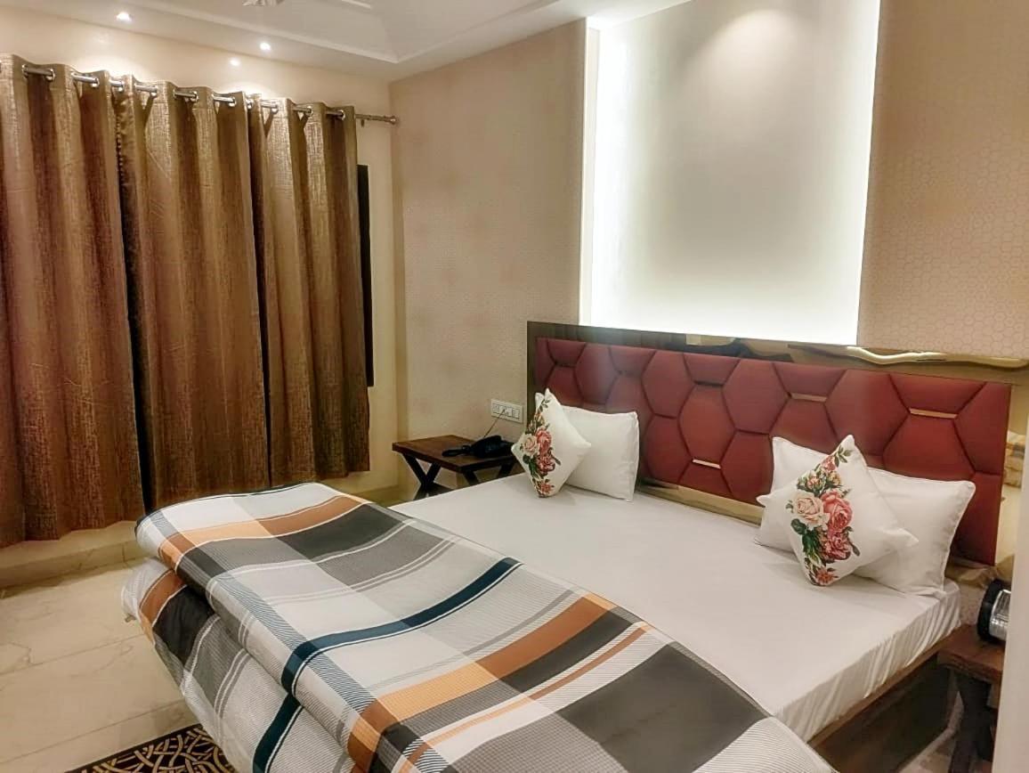 Hotel Luxuria ルディヤーナー エクステリア 写真