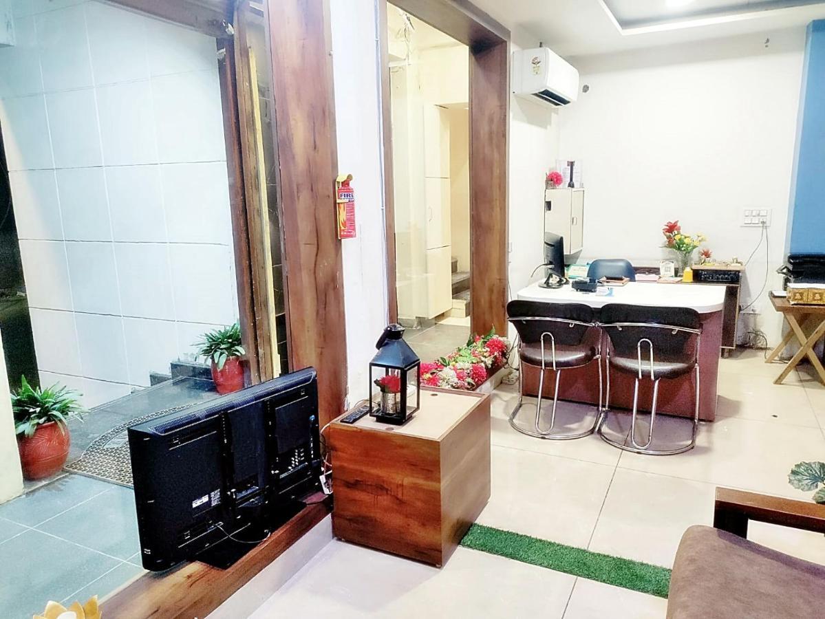 Hotel Luxuria ルディヤーナー エクステリア 写真