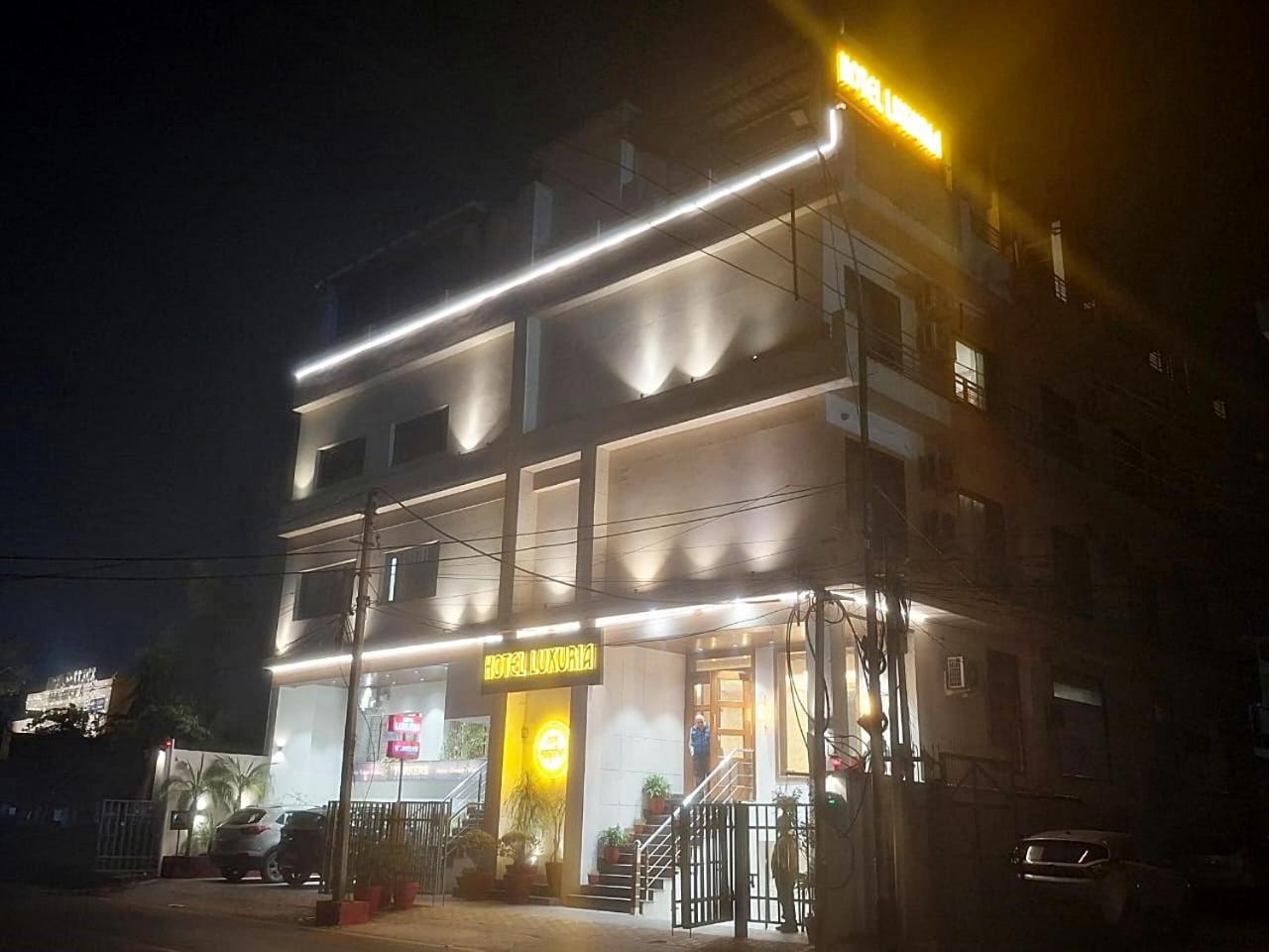 Hotel Luxuria ルディヤーナー エクステリア 写真