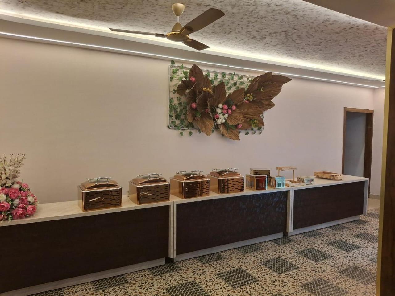 Hotel Luxuria ルディヤーナー エクステリア 写真